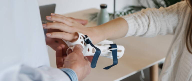 Håndskinne, hjælpemiddel